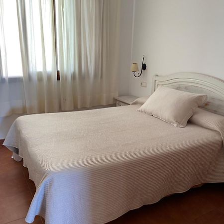 Apartamentos Llorca Platja de l'Almadrava Exterior photo