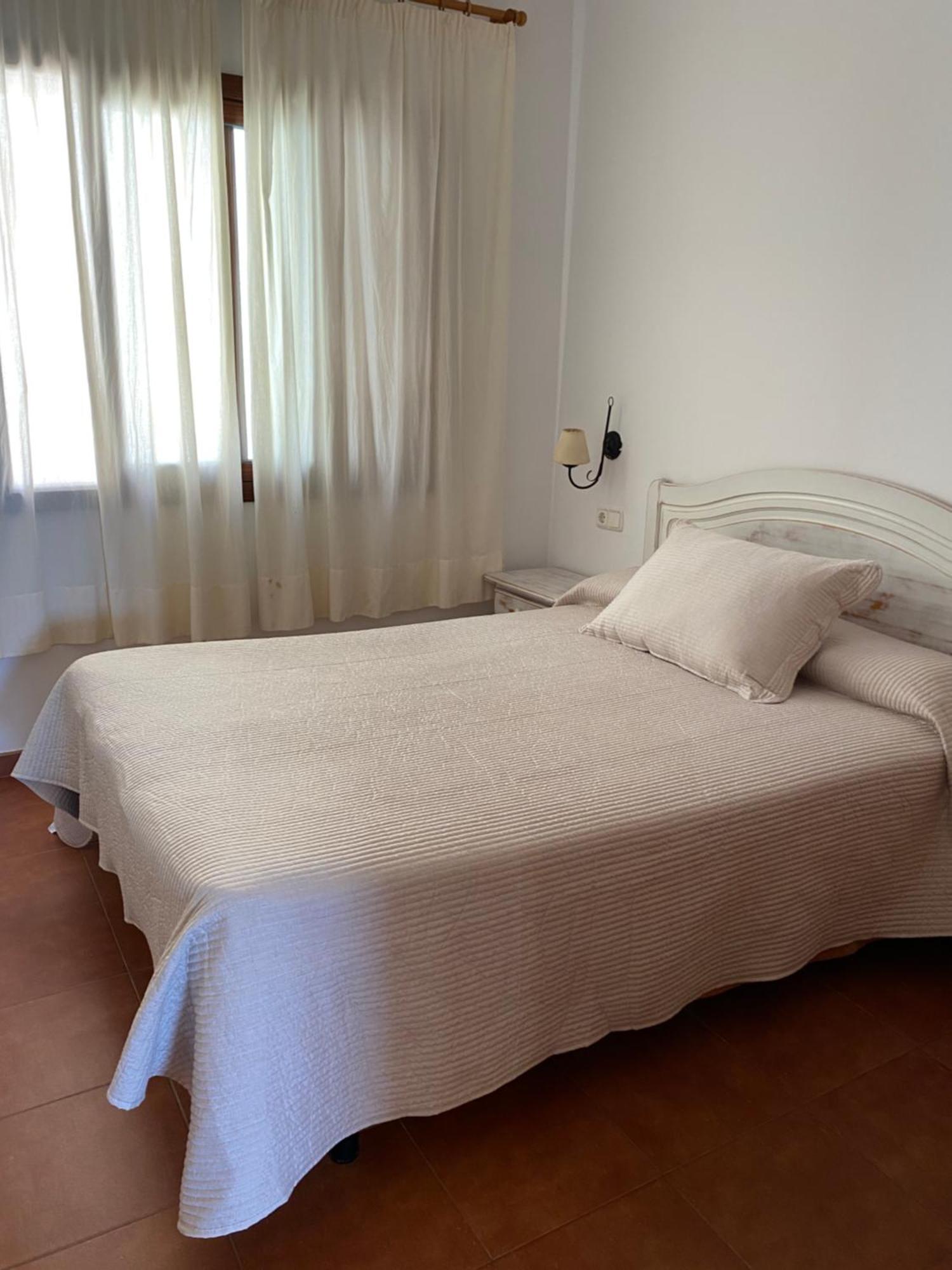 Apartamentos Llorca Platja de l'Almadrava Exterior photo