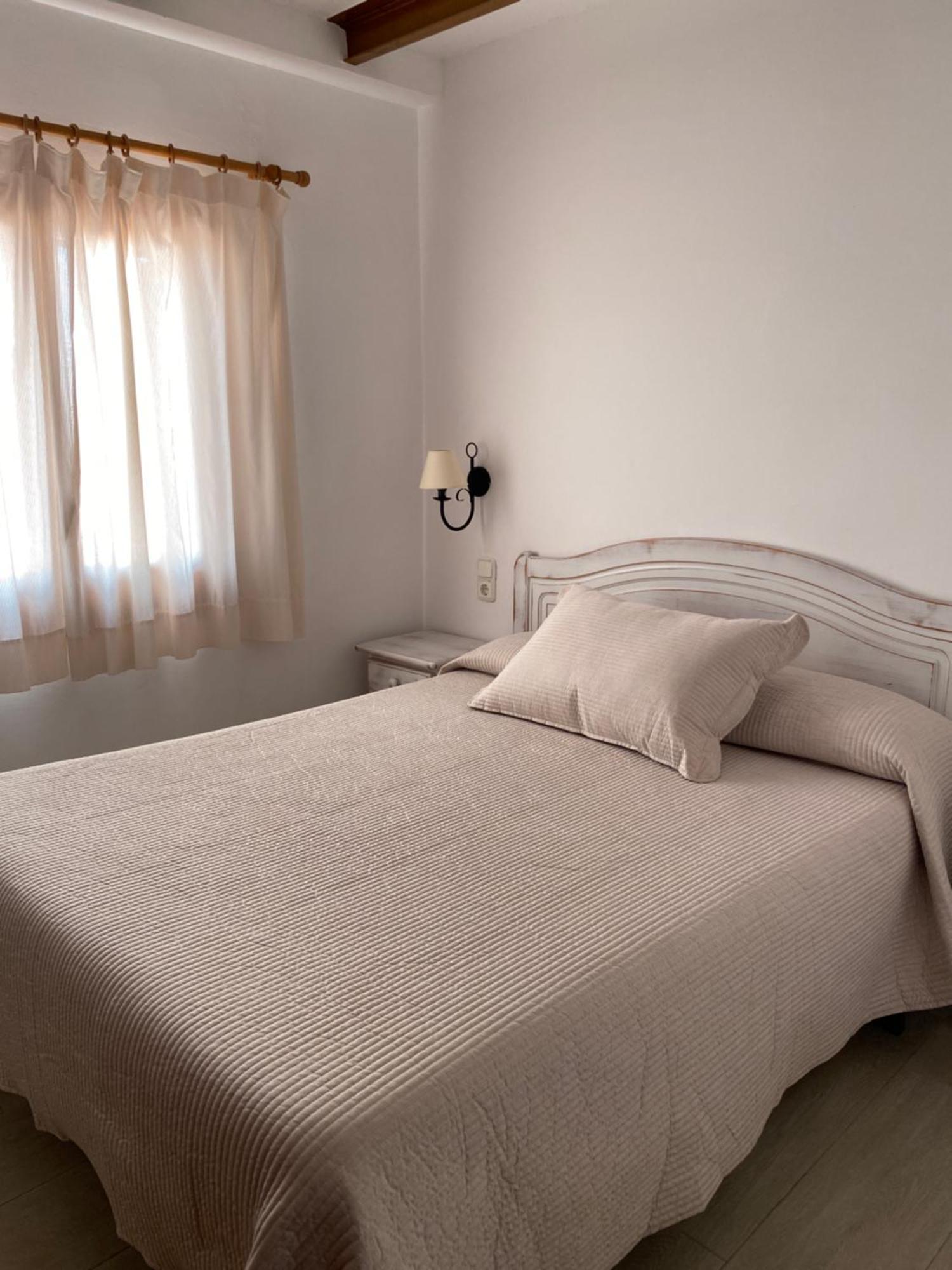 Apartamentos Llorca Platja de l'Almadrava Exterior photo