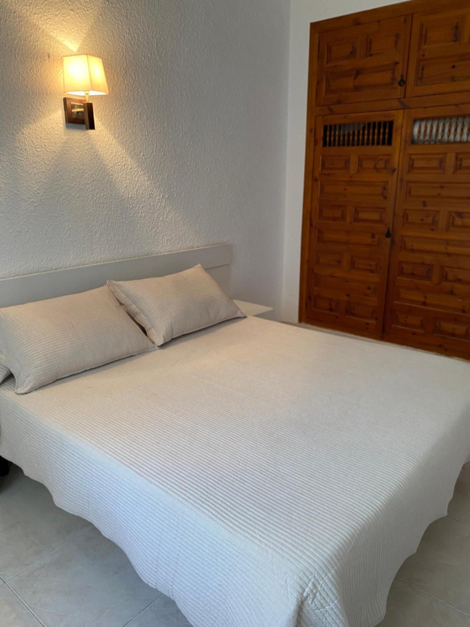 Apartamentos Llorca Platja de l'Almadrava Exterior photo